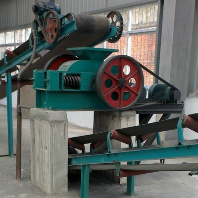 Voorzieningshandleiding en ingenieursgids Steen secundaire breekapparatuur zand maken rol molen Breekmachine voor erts