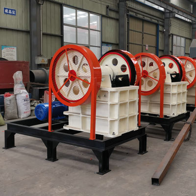 AC-motor 1-5tph Kleine draagbare diesel mobiele rotsenbreker Capaciteit 1-280t/h