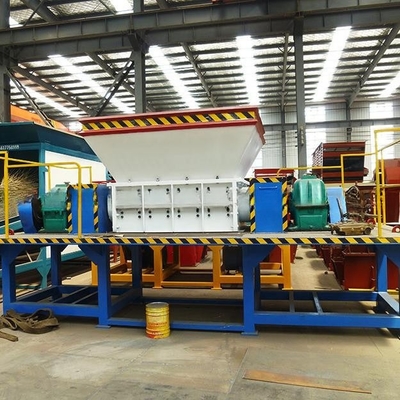 Schroefmachine voor het schroefen van hout, automobielbanden en oude huishoudelijke apparaten
