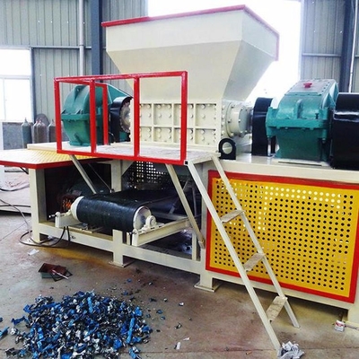 Schroefmachine voor het schroefen van hout, automobielbanden en oude huishoudelijke apparaten