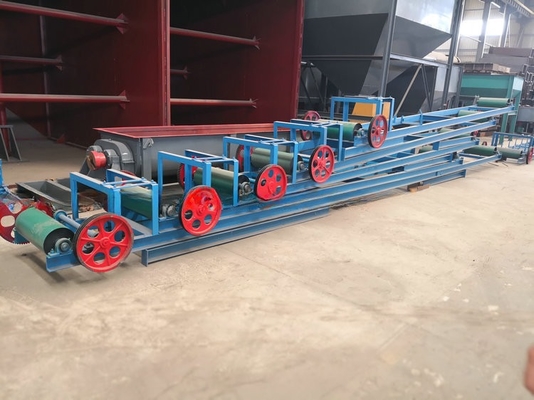 Omvat industriële PVC-transportband en variabele instelbare snelheid voor het transport van droger
