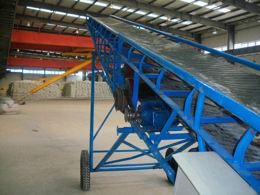 Kleine grootte gele industriële mobiele draagbare rubberen schuine riem transportlijn machine