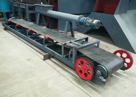 Kleine grootte gele industriële mobiele draagbare rubberen schuine riem transportlijn machine