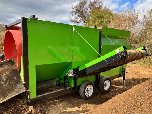 Mobiele composteertrommel scherm met transportband zware zwaartekrachtseparator voor bovengrond