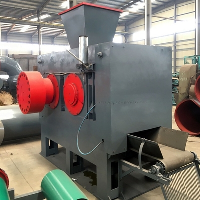 Machine voor het extruderen van bakstenen met een grote rolgroef