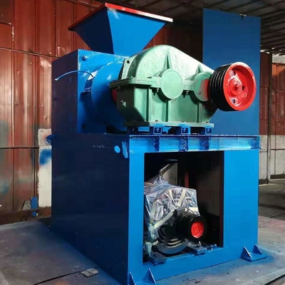 Briquette-machines die zwarte fijnen omzetten in kussenplaatjes en vierkante vormen van de grond