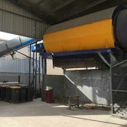 Mobiele bouw- en sloopmachine voor het sorteren van stedelijk afval