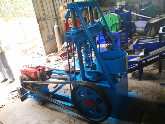 Steenkool Breeze Raw Material Diesel Engine Houtskool Press Hexagon Briquette Maker