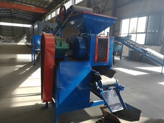 Kleine grootte Materiaal Bolvorm Koeienmest Houtskool IJzer Kolen Briquette Maker