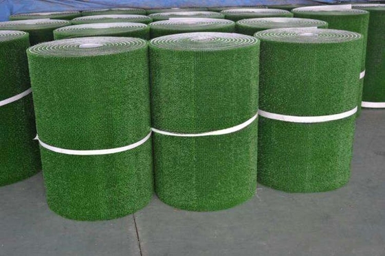 Groen kunststofgras goudmijntapijt met een hoog herstelpercentage en installatiegids