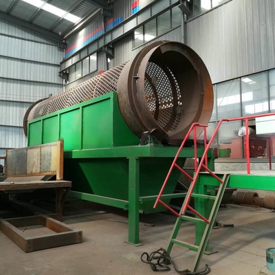 Compostmachine voor vaste afvalstoffen van grote capaciteit met een handige hopperopslagbak